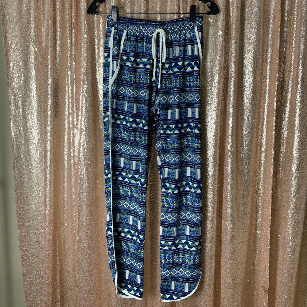 NWT Geo patterned silk like pants XS